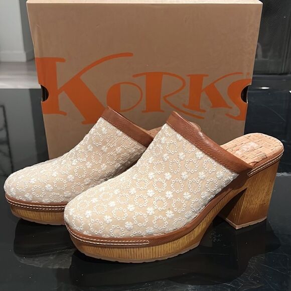 NWT KORKS Embroidered fabric combo clogs 9 - Picture 4 of 7